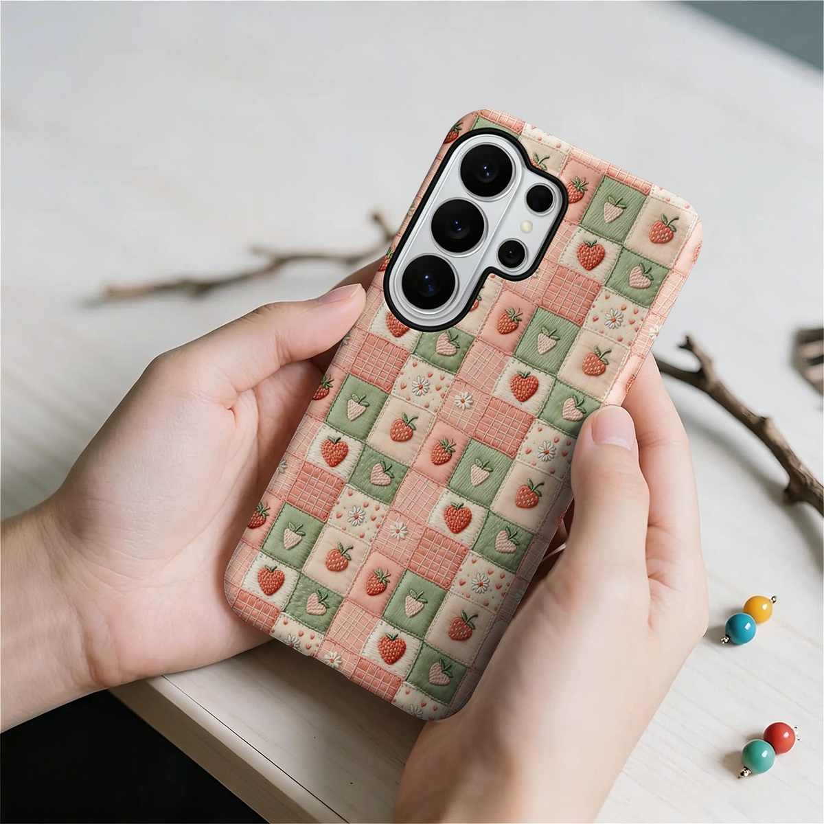 Geborduurde aardbeienpatchwork - Samsung Galaxy S24 recensie en prijs